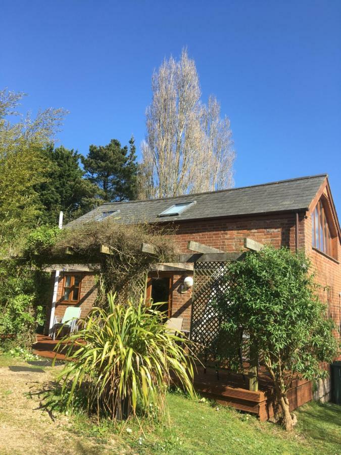 Ralph'S Barn Villa Newport  Exterior foto